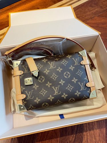 Louis Vuitton M46358 Side Trunk photo review