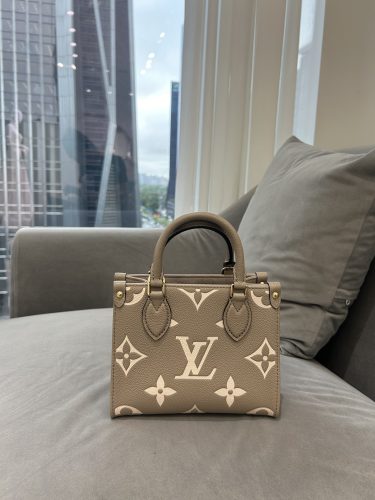 Click to view full screen Louis Vuitton M47054 OnTheGo BB Dove Gray/Cream photo review